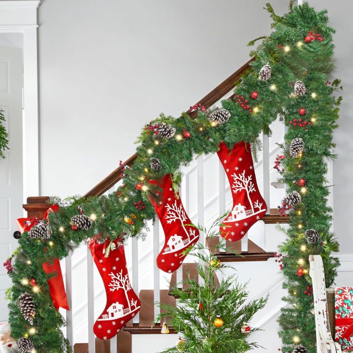 Christmas Garland Decoration with Warm LED Lights, Pre-Lit Lighted Christmas Garland Decorated with Pine Cones